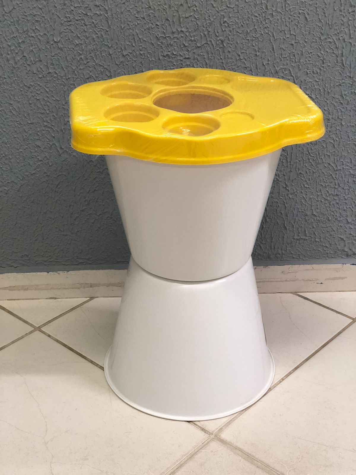 Cooler Mini Bar Para Bebidas Com Tampa Petisqueira Em Plástico Amarelo Goma